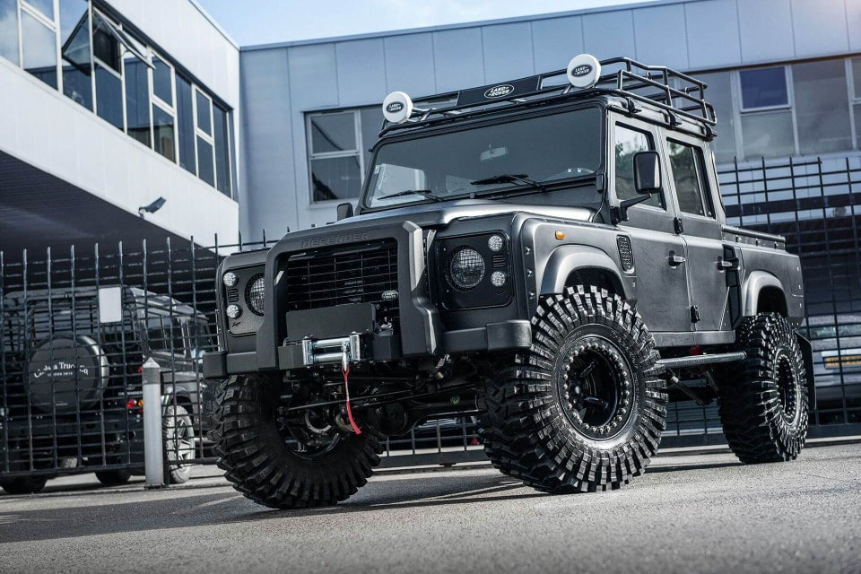 Land Rover Defender Bigfoot