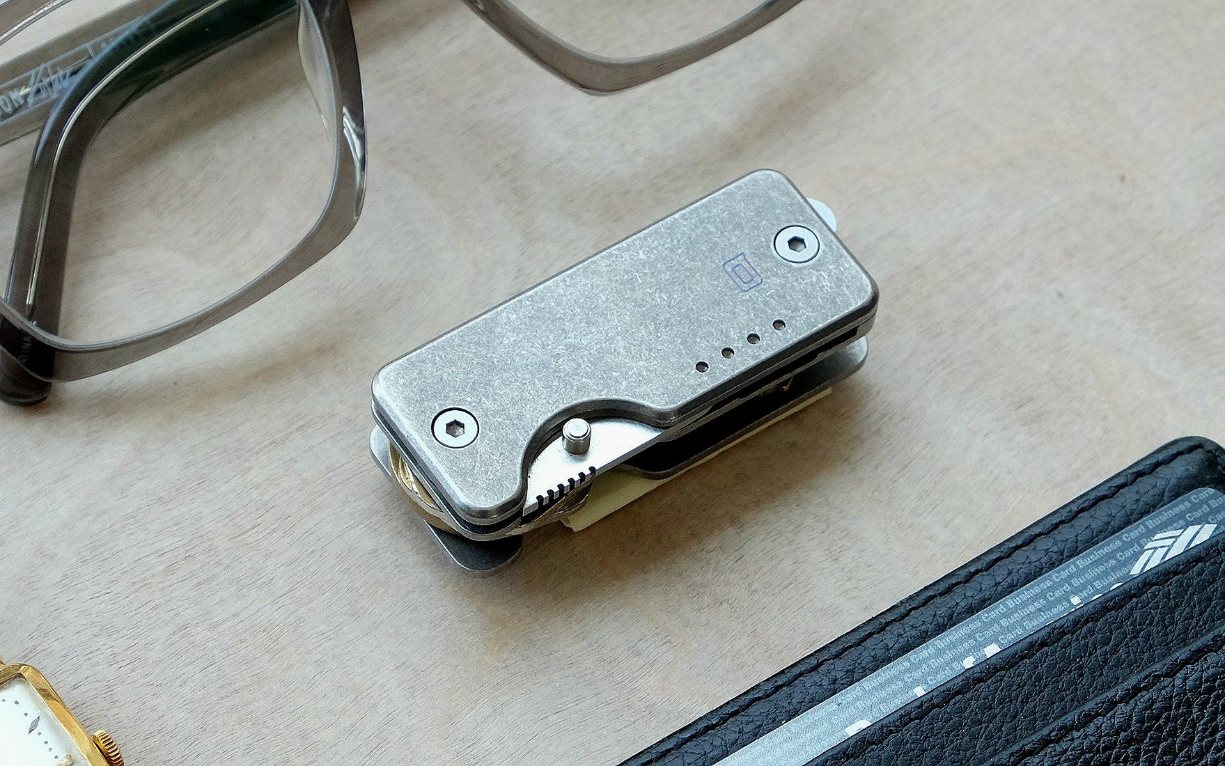 The Shorty Titanium Knife + Key Organizer