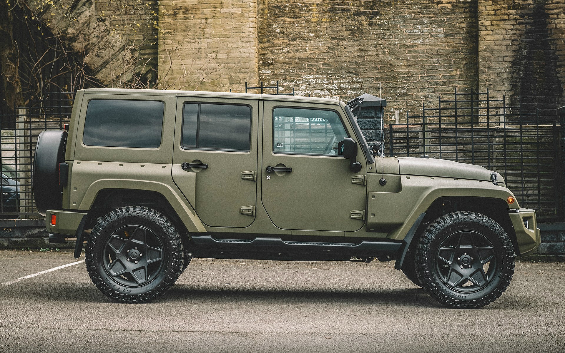 Jeep Wrangler Sahara Black Hawk Expedition