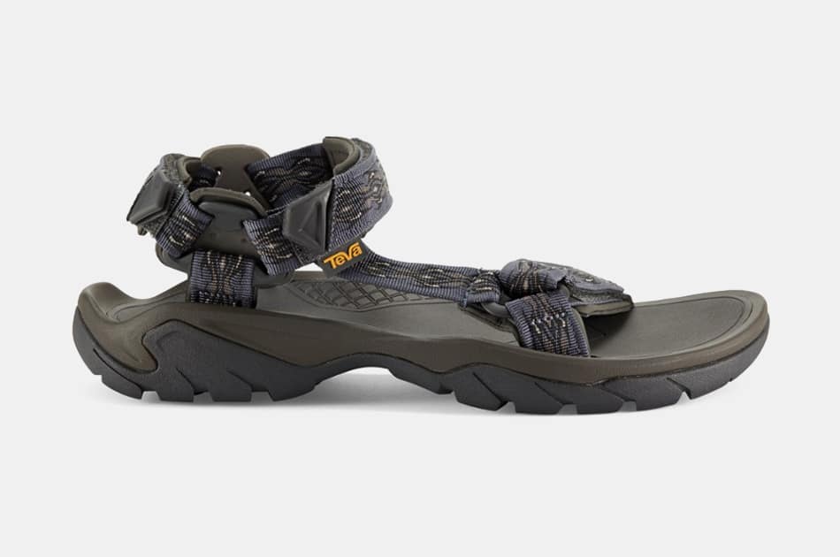 teva hiking sandals mens