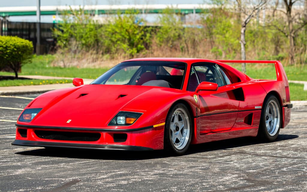 Ferrari F40 on the track - V8 Twin Turbo Sound! 