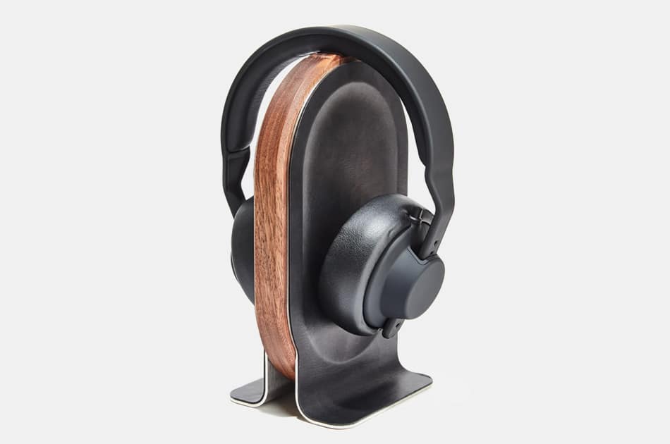 https://gearmoose.com/wp-content/uploads/2021/06/Grovemade-Wood-Headphone-Stand-1.jpg